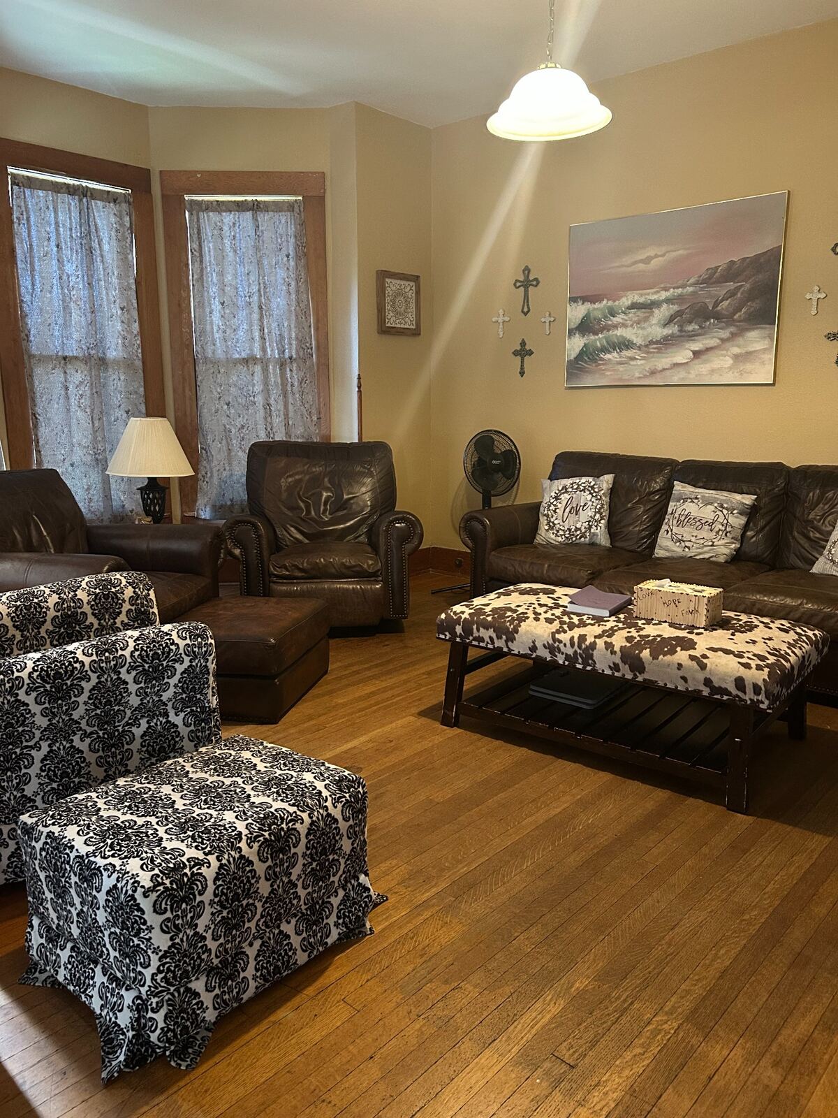 Welcoming GAP House living room